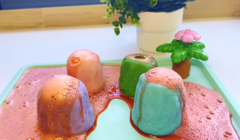 Playdough Volcano Eruption Craft for Kids (Easy Baking Soda Experiment)